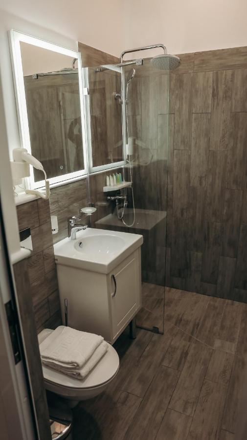 7 Boutique Hotel Ustʼ-Kamenogorsk Exteriér fotografie